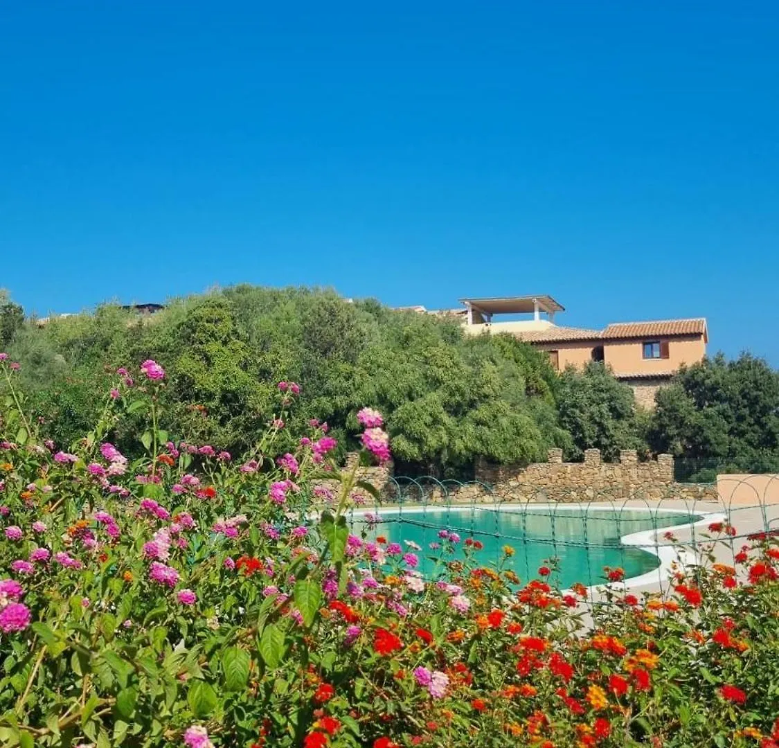 Wiki'S Place Porto Rotondo 0*,